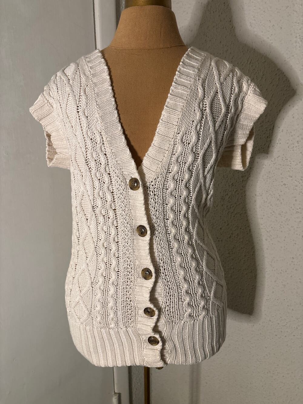 Aerie Cable Knit Cream Sweater Vest XS GrandmaCore Cozy Comfy Winter Cabincore